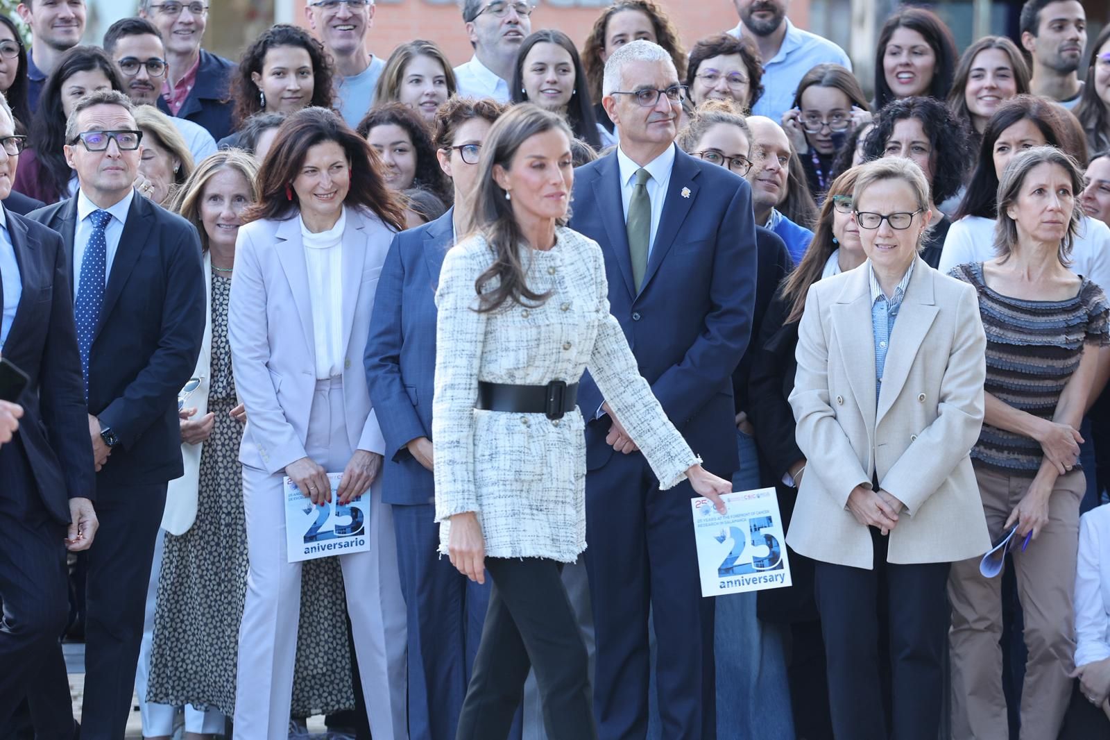 La Reina Letizia visita Salamanca para apoyar la investigación del Cáncer