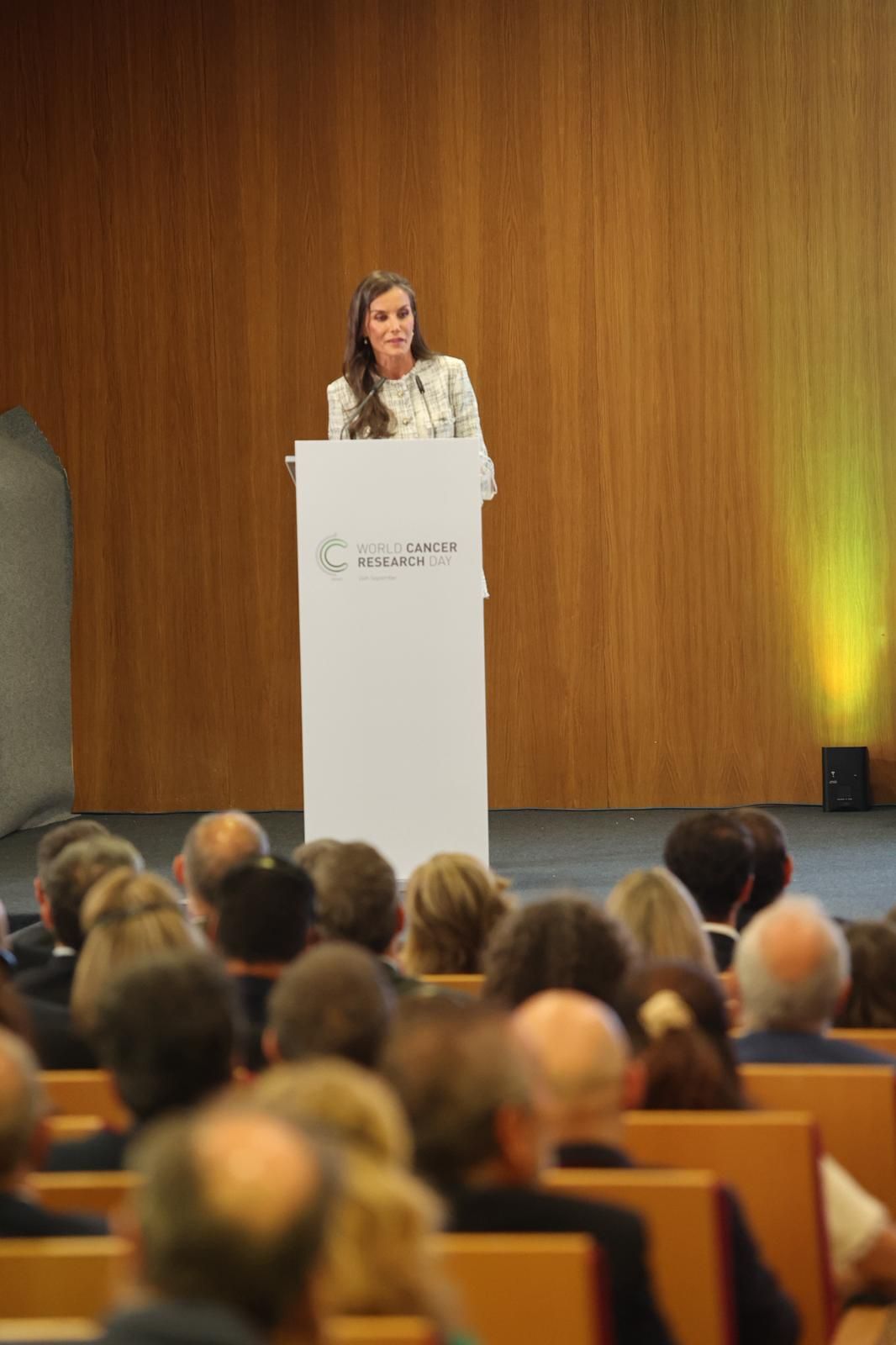 La Reina Letizia visita Salamanca para apoyar la investigación del Cáncer