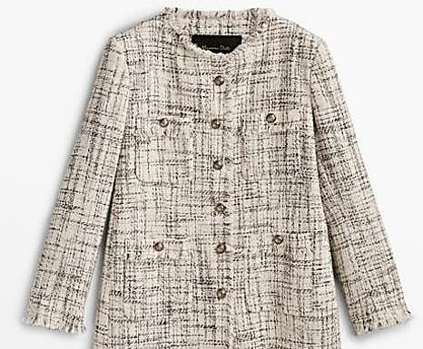 La chaqueta de Massimo Dutti que la Reina Letizia ha vestido hoy en Salamanca.