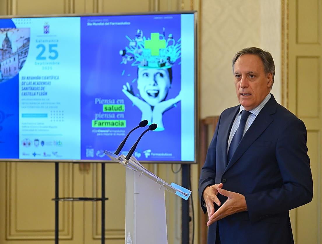 El alcalde de Salamanca, Carlos García Carbayo, en la presentación del encuentro.