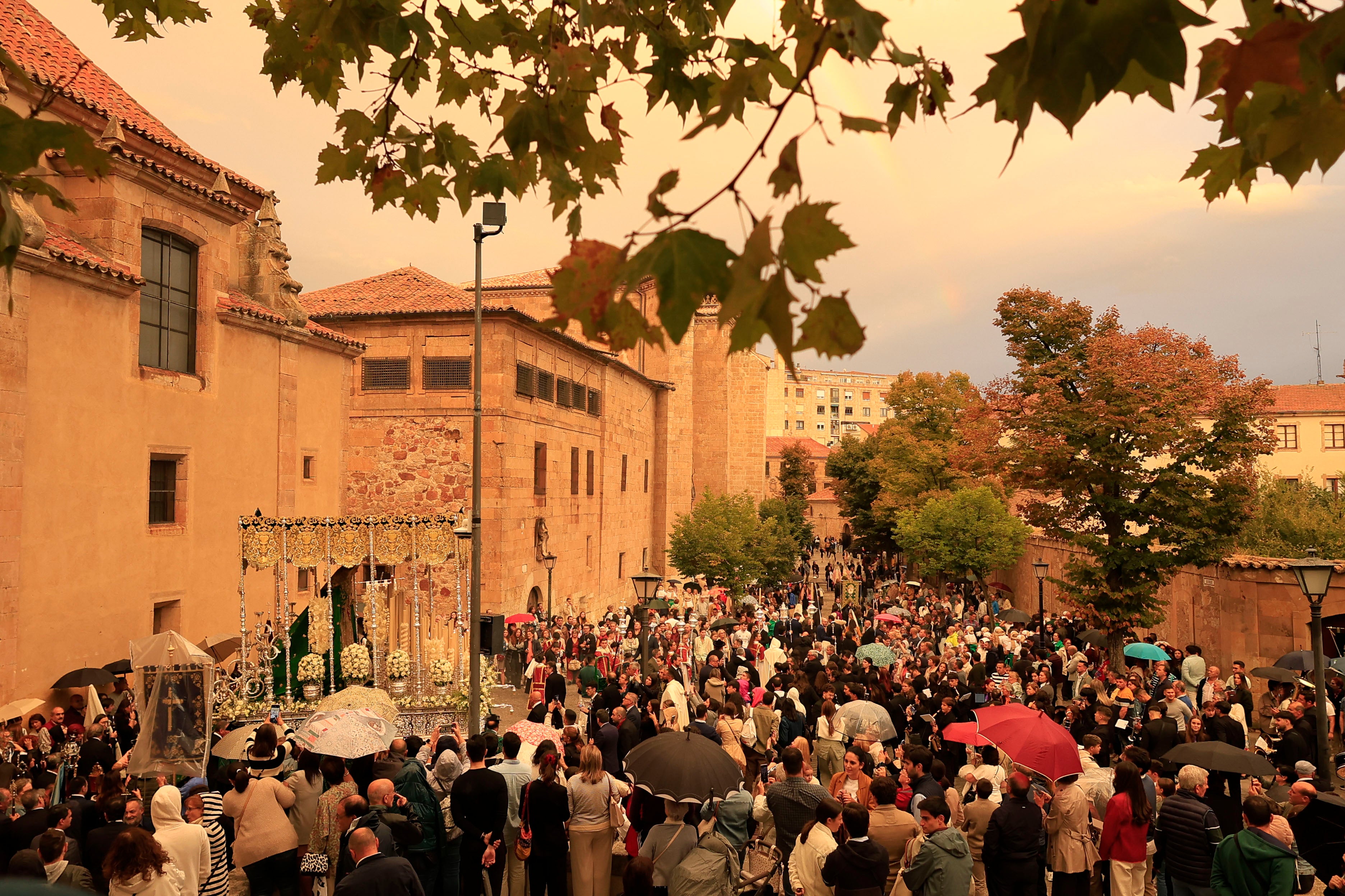 La procesión extraordinaria de la Esperanza, en imágenes