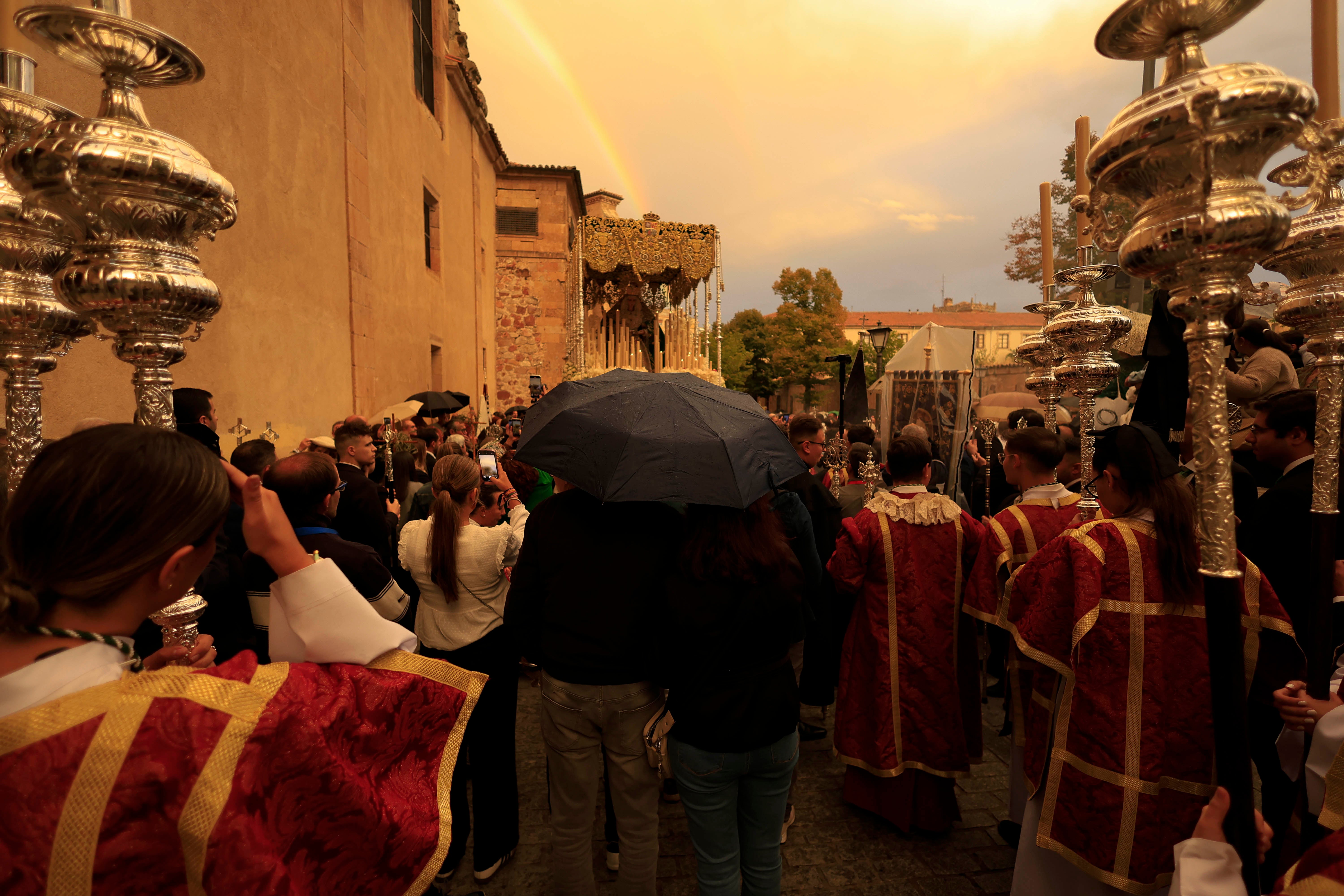 La procesión extraordinaria de la Esperanza, en imágenes