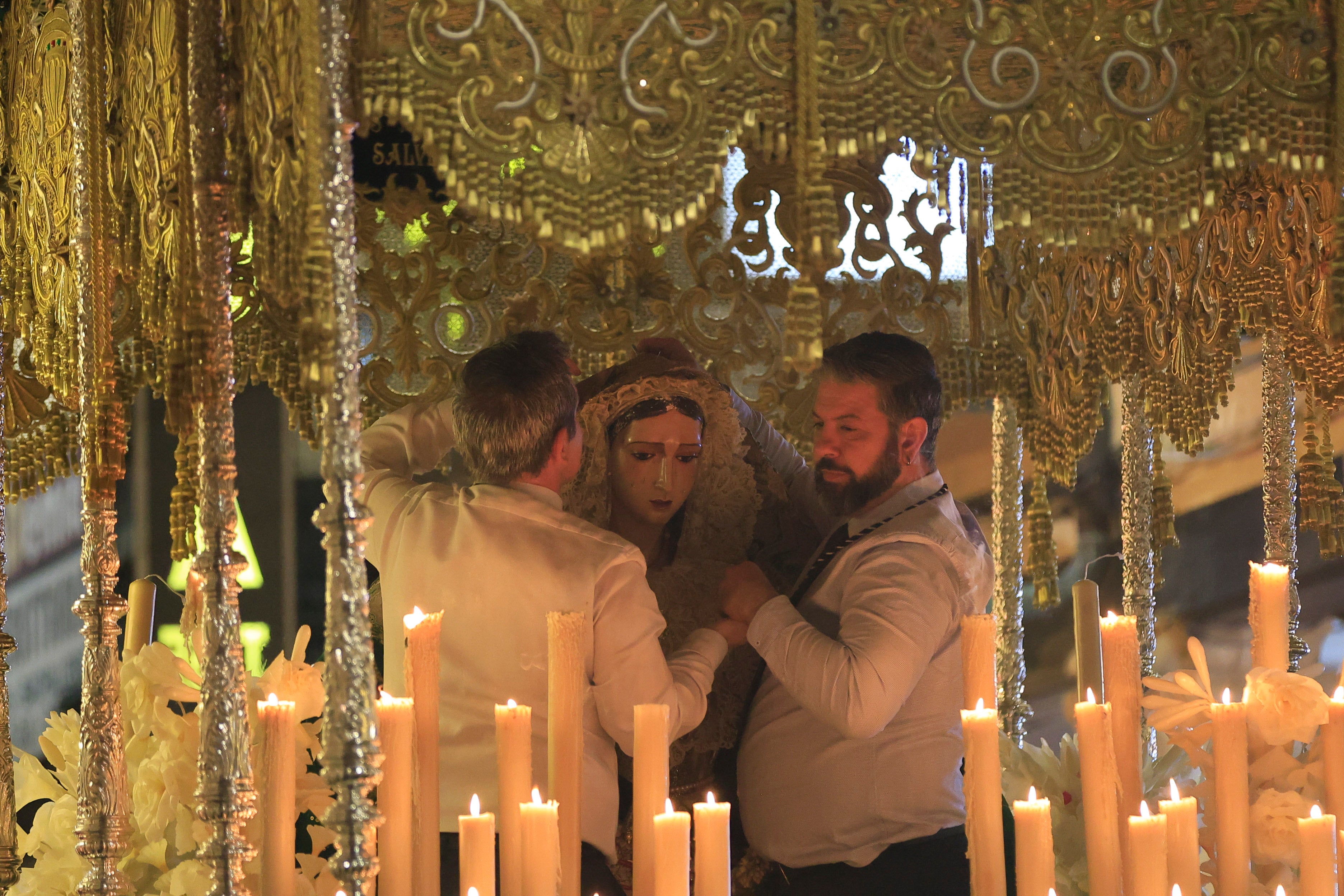 La procesión extraordinaria de la Esperanza, en imágenes