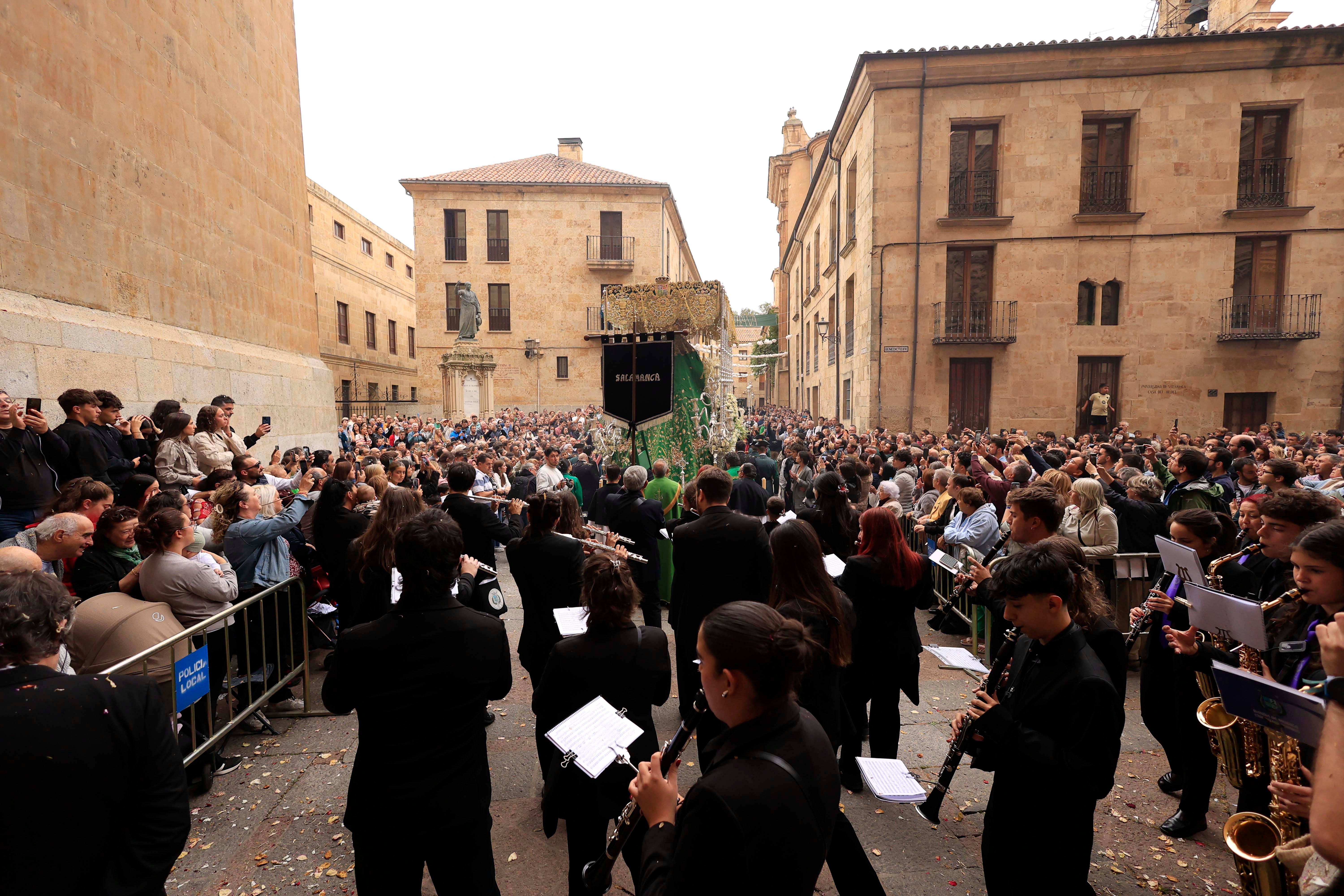 La procesión extraordinaria de la Esperanza, en imágenes