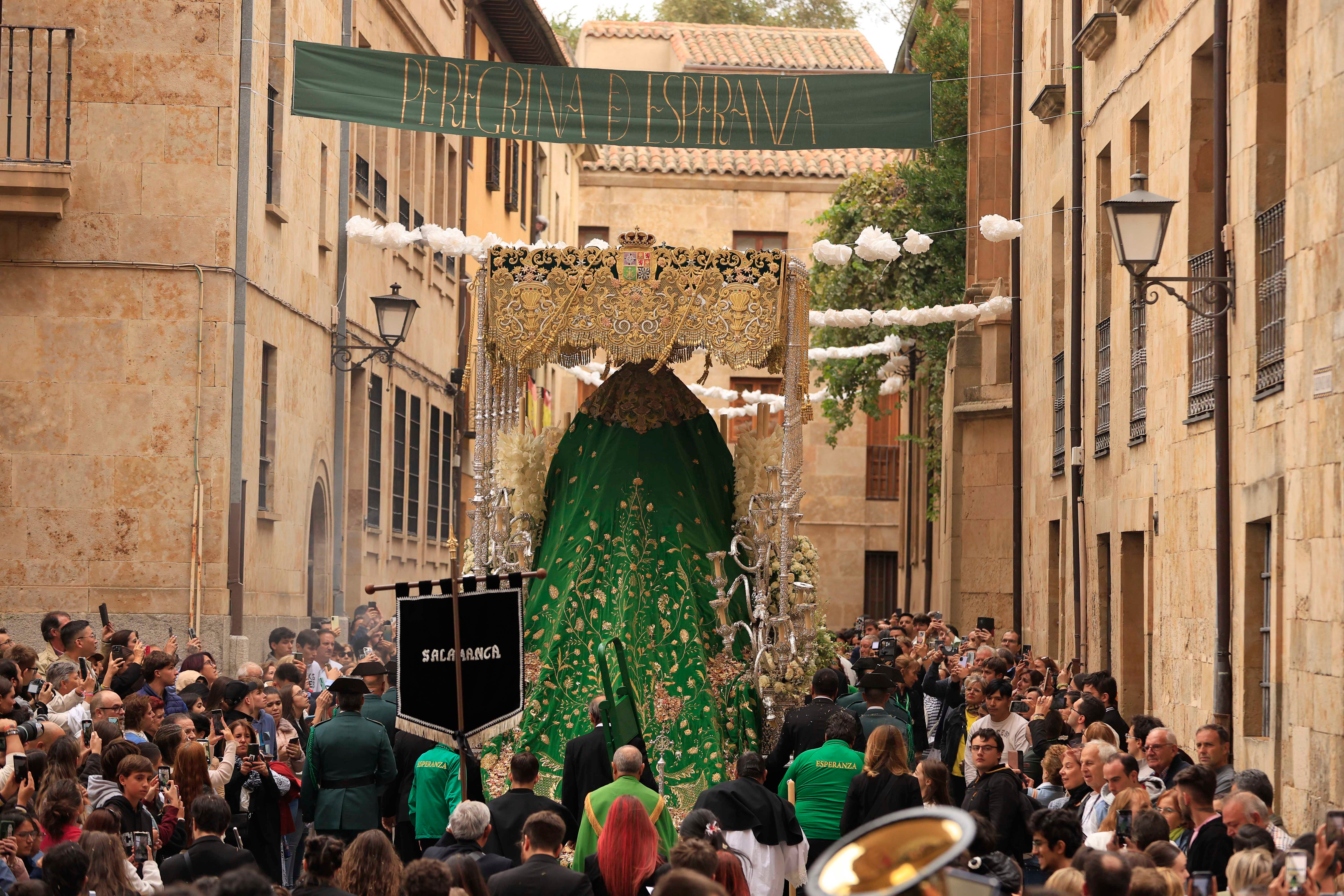La procesión extraordinaria de la Esperanza, en imágenes