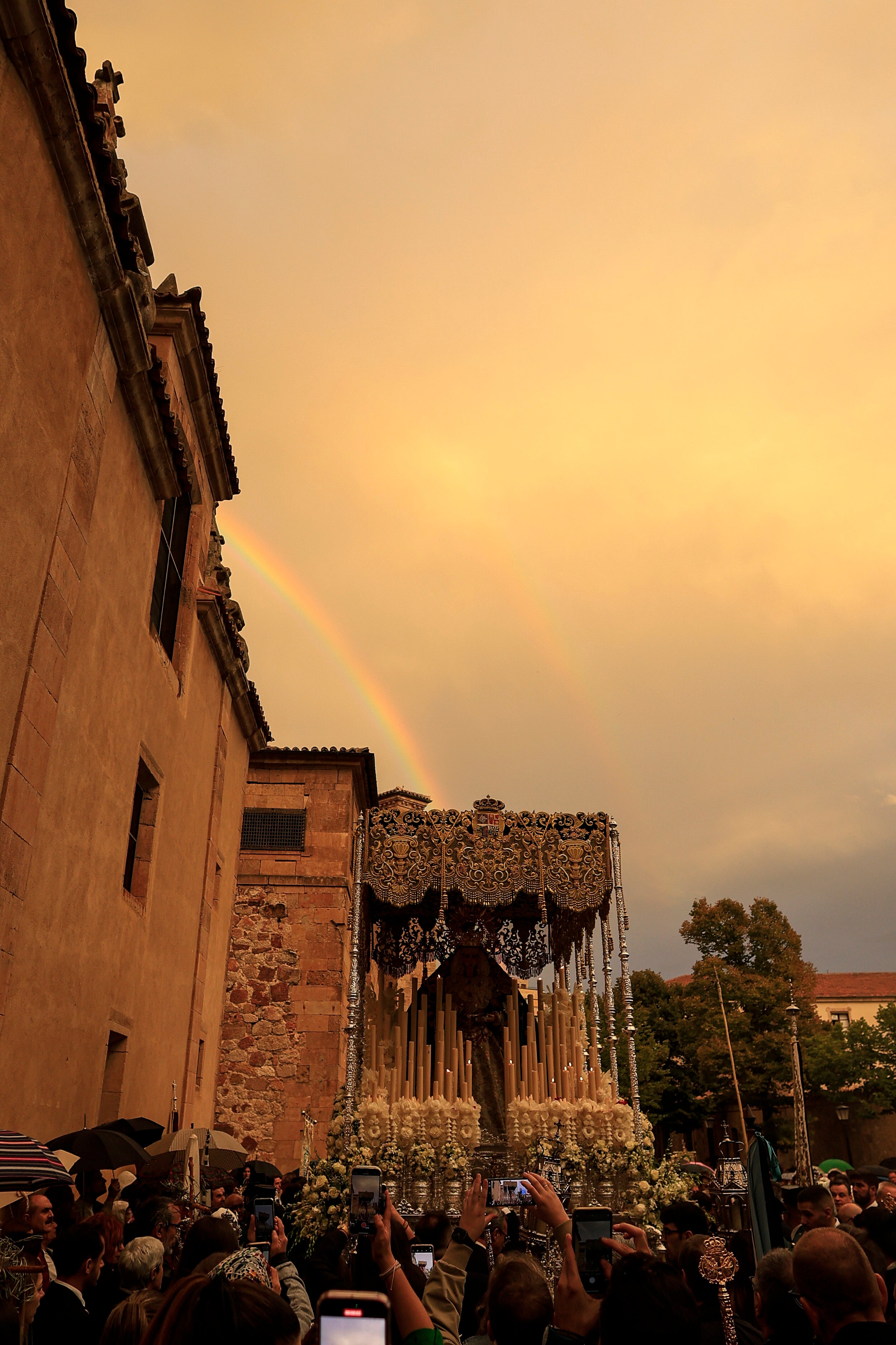 La procesión extraordinaria de la Esperanza, en imágenes