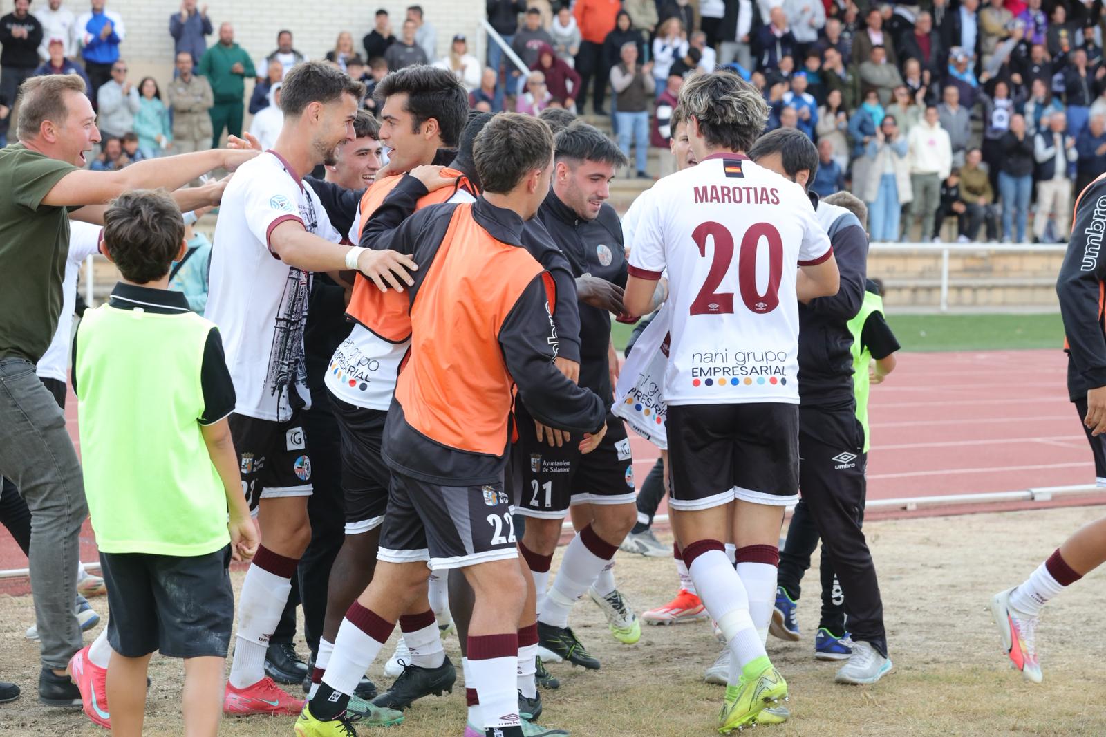 El Salamanca CF UDS vence al Ourense con un gol en el descuento