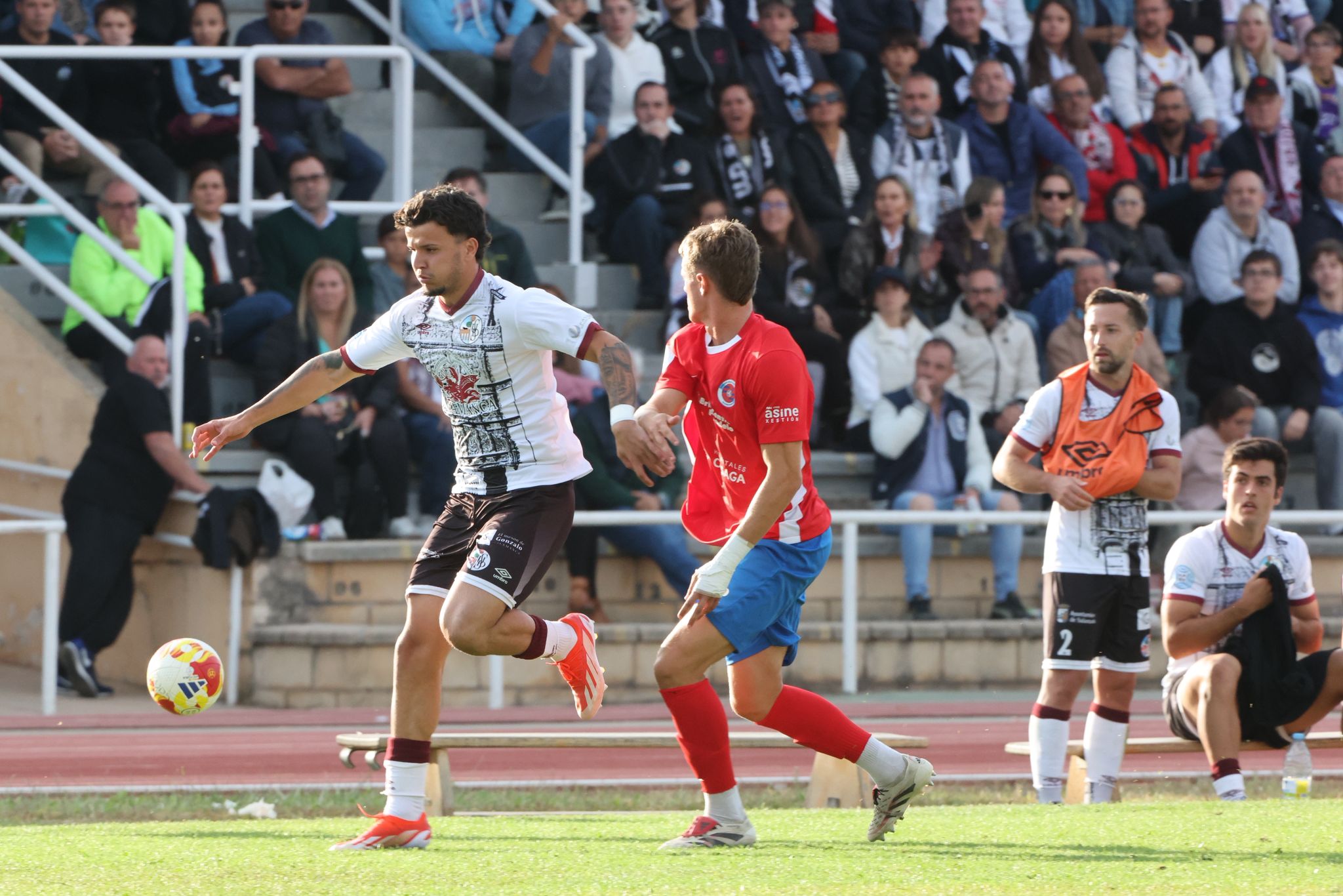 El Salamanca CF UDS vence al Ourense con un gol en el descuento