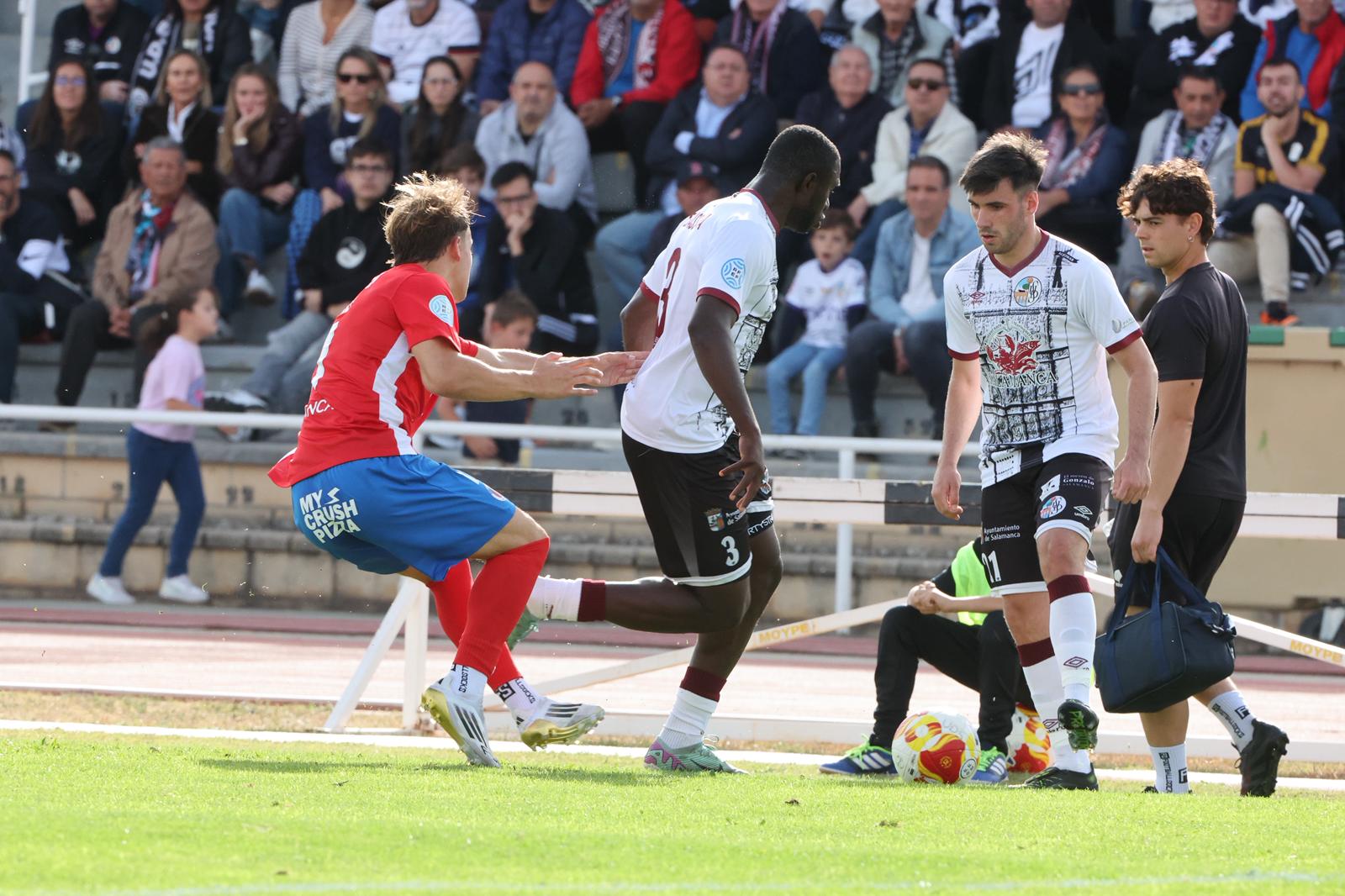 El Salamanca CF UDS vence al Ourense con un gol en el descuento