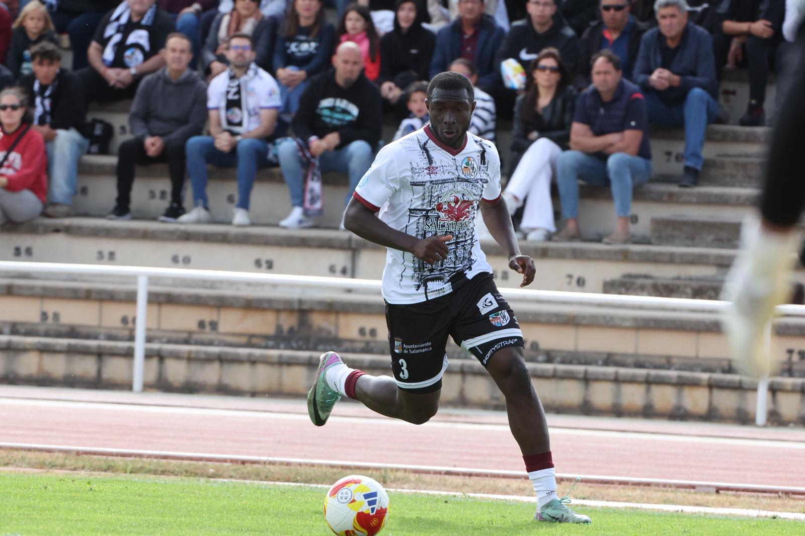 El Salamanca CF UDS vence al Ourense con un gol en el descuento