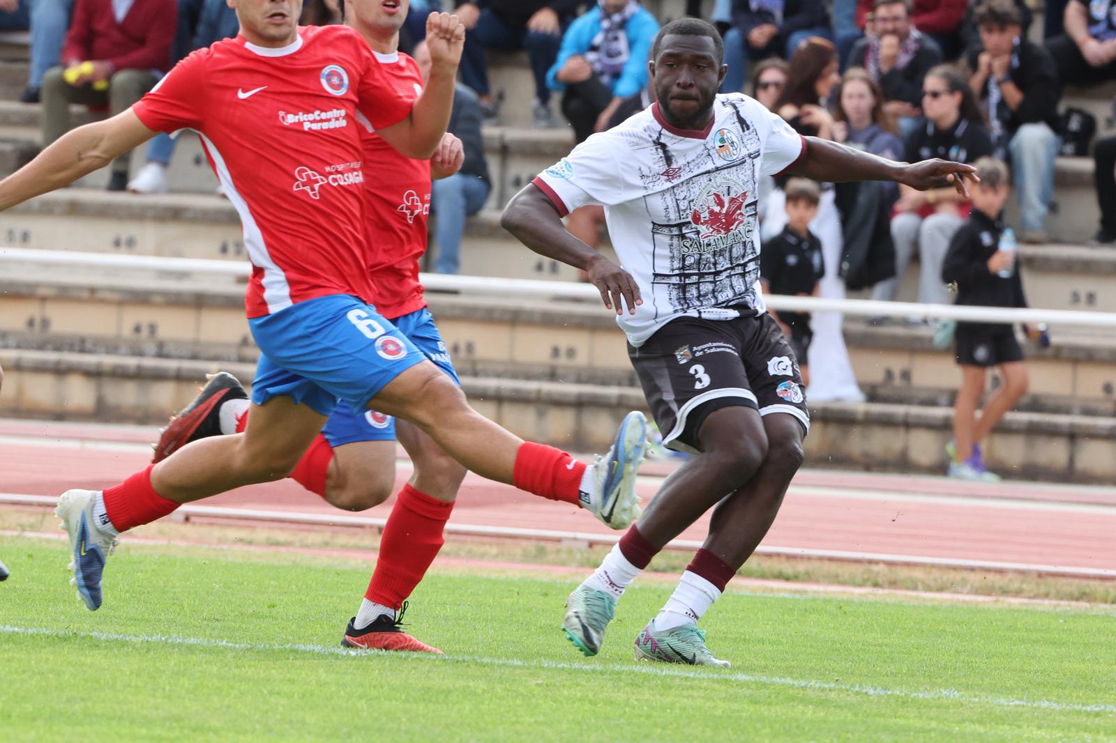 El Salamanca CF UDS vence al Ourense con un gol en el descuento