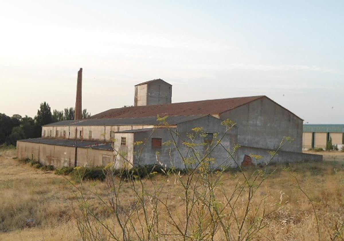 Antigua fábrica de licores de Tejares.