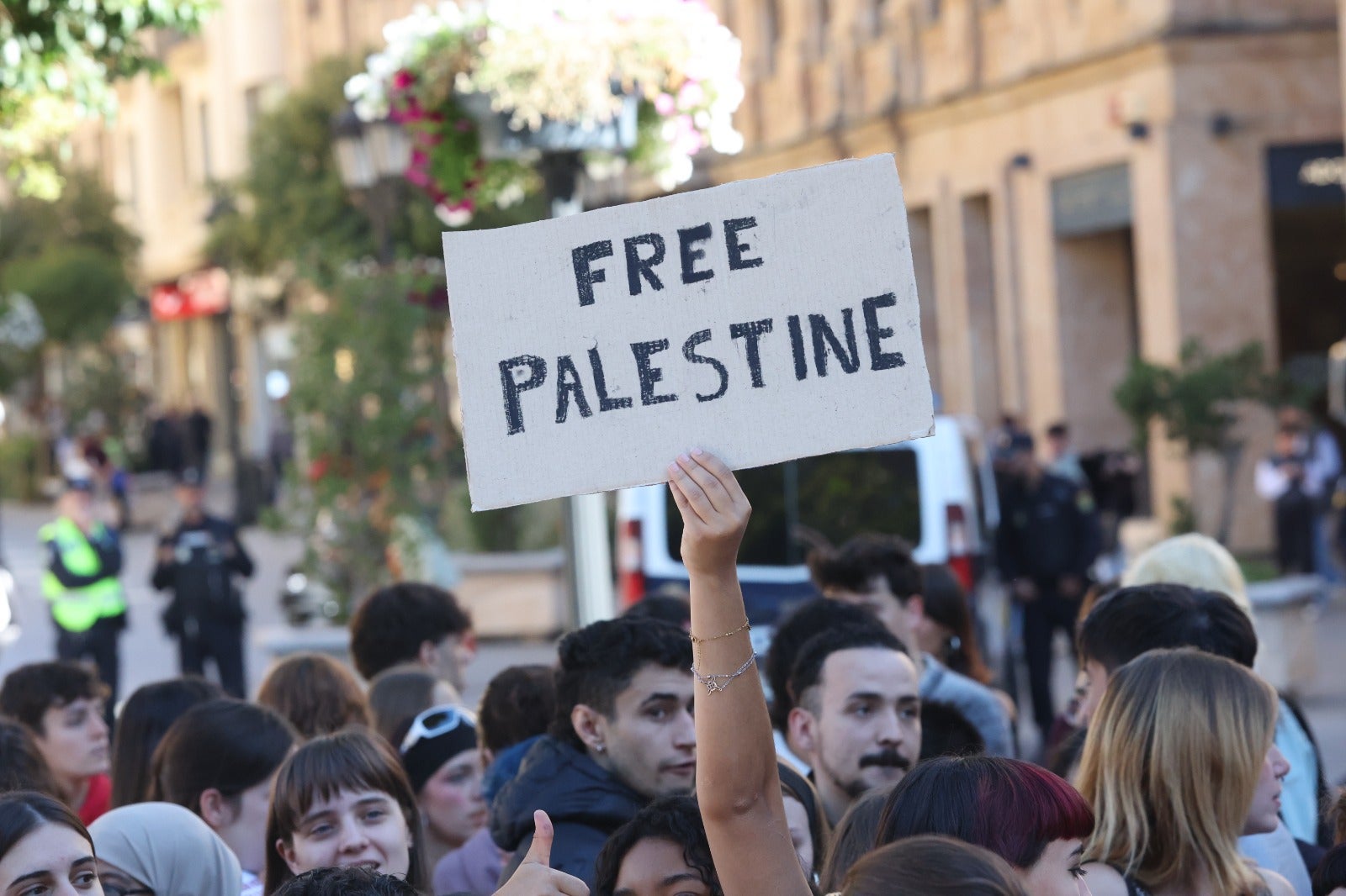 La manifestación de estudiantes en Salamanca a favor de Palestina, en imágenes