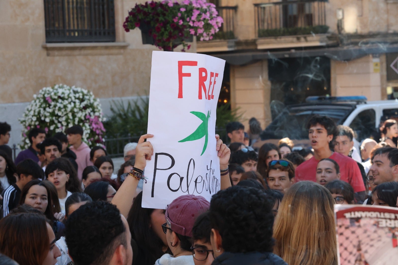 La manifestación de estudiantes en Salamanca a favor de Palestina, en imágenes