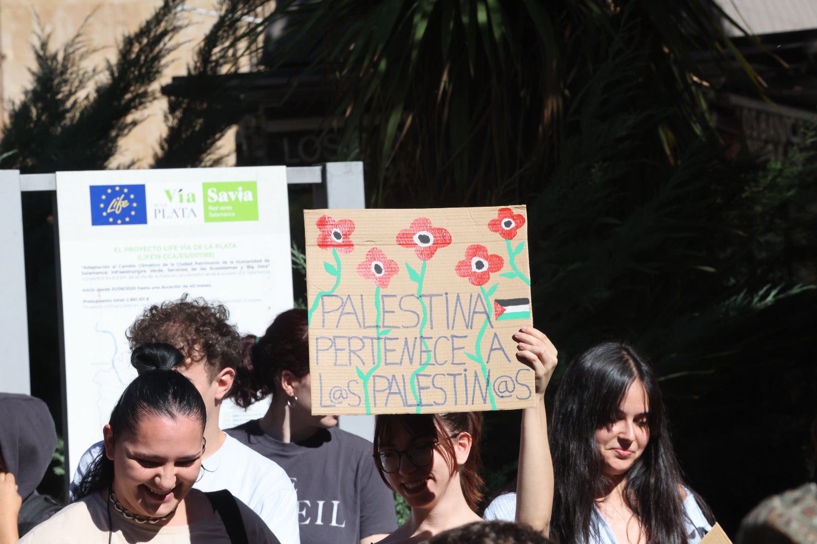 La manifestación de estudiantes en Salamanca a favor de Palestina, en imágenes