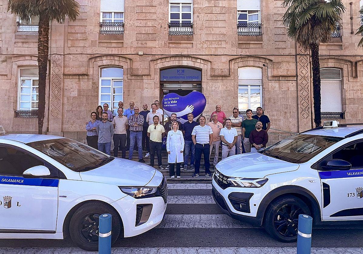 Taxistas en el Hospital HM Santísima Trinidad.
