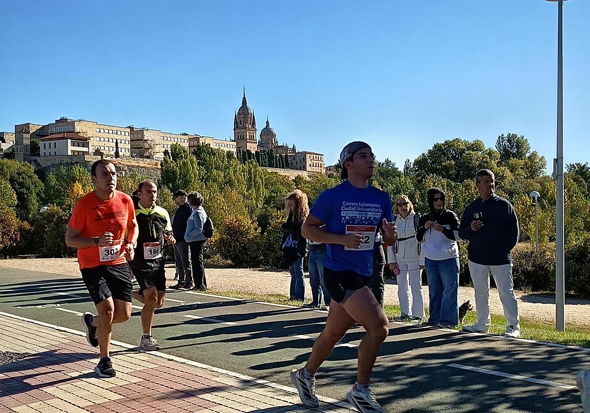 Victoria de Antonio Fraile y Gema Martín en la Carrera Salamanca Ciudad Universitaria
