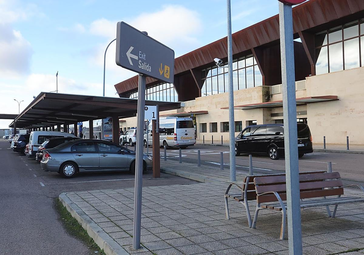 Parking del aeropuerto de Matacán en Salamanca.