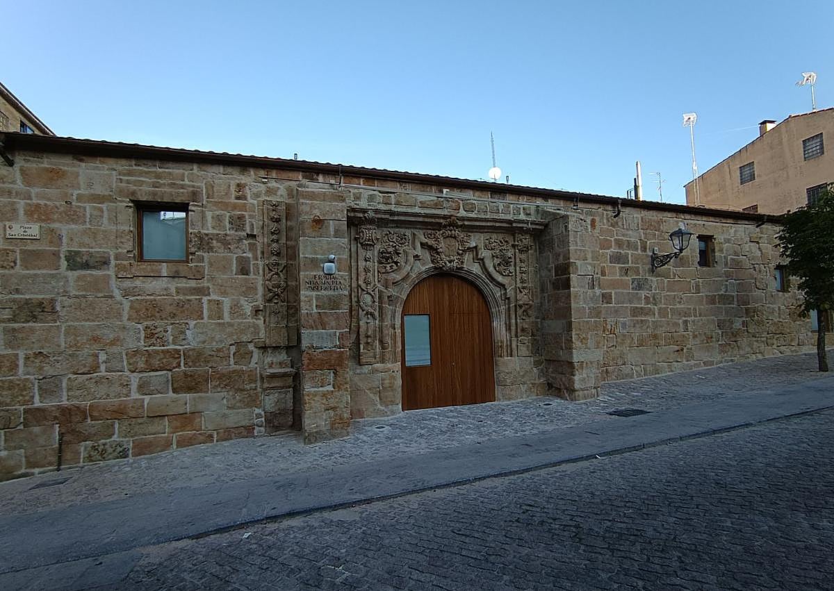 Imagen secundaria 1 - La antigua capilla de los condenados a muerte en Salamanca que pone a salvo su valiosa fachada barroca