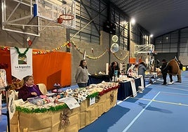 Edición anterior del tradicional mercado navideño de Carbajosa.