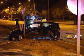 Así quedó uno de los coches tras el accidente.