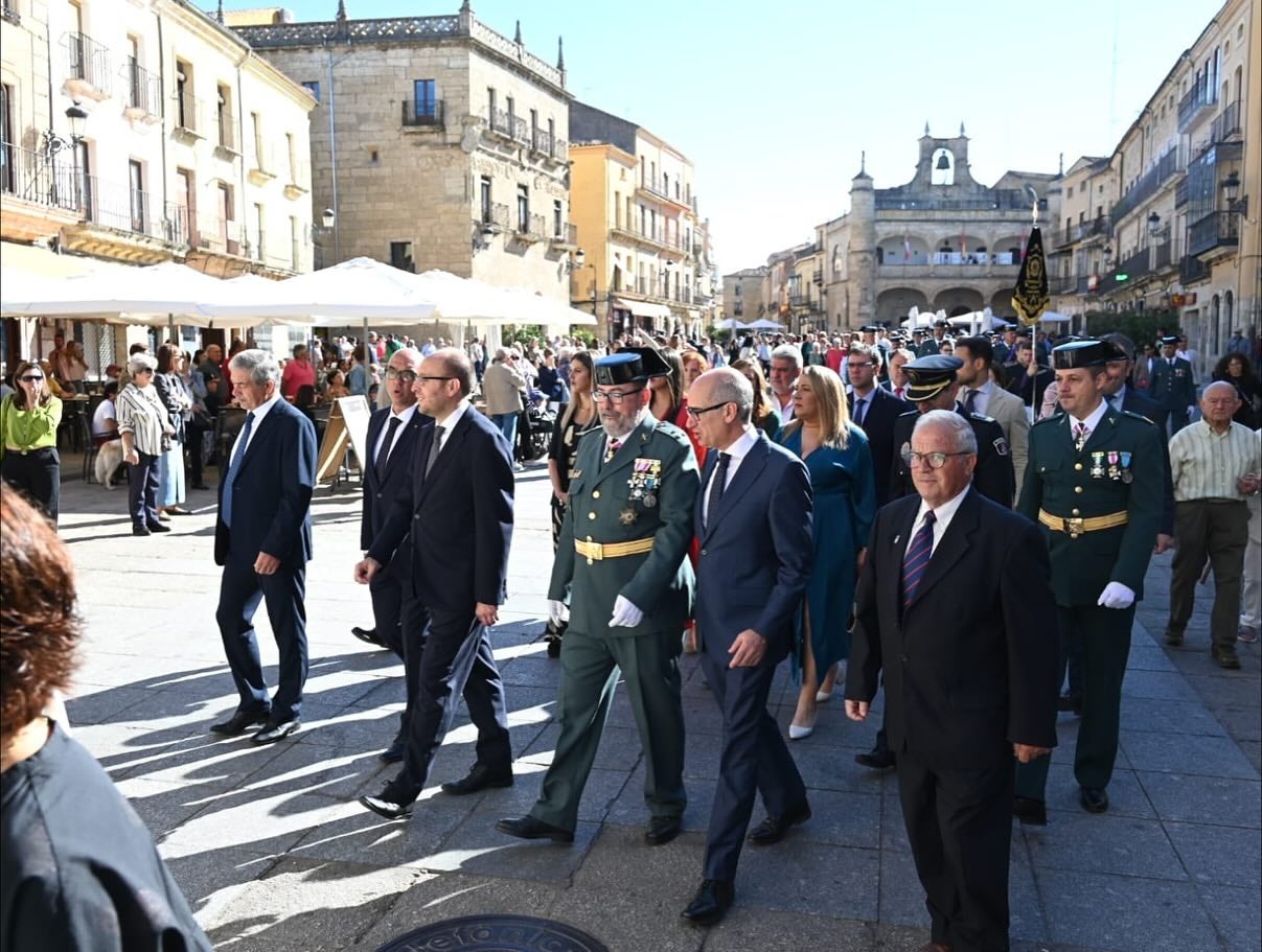 Salamanca y la provincia se vuelcan con la Guardia Civil en el Día del Pilar