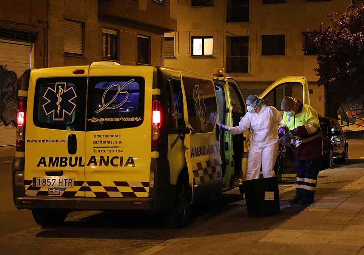 Una ambulancia en Salamanca en una imagen de archivo.
