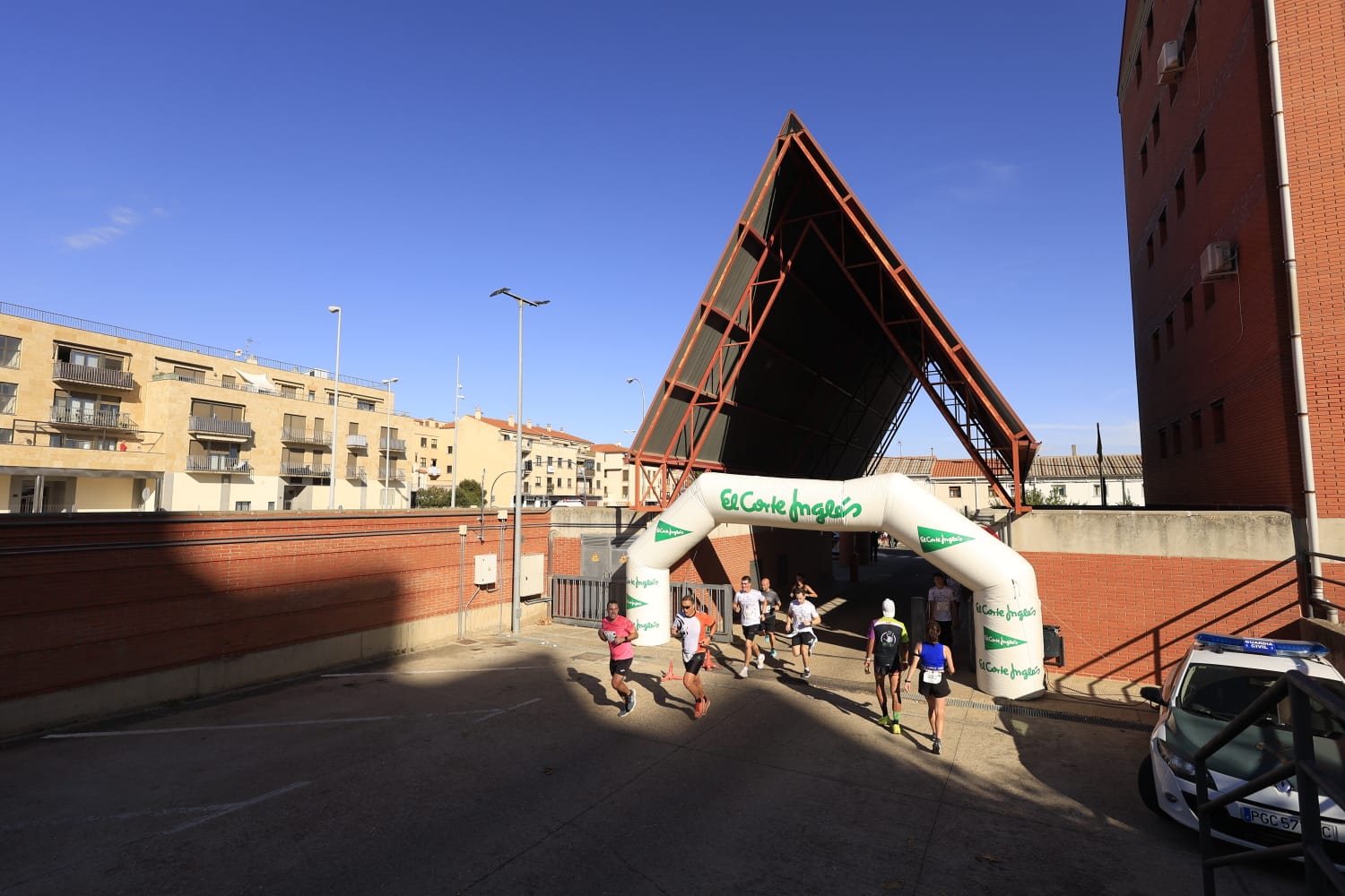 La III Carrera Solidaria de la Guardia Civil en Salamanca, en imágenes