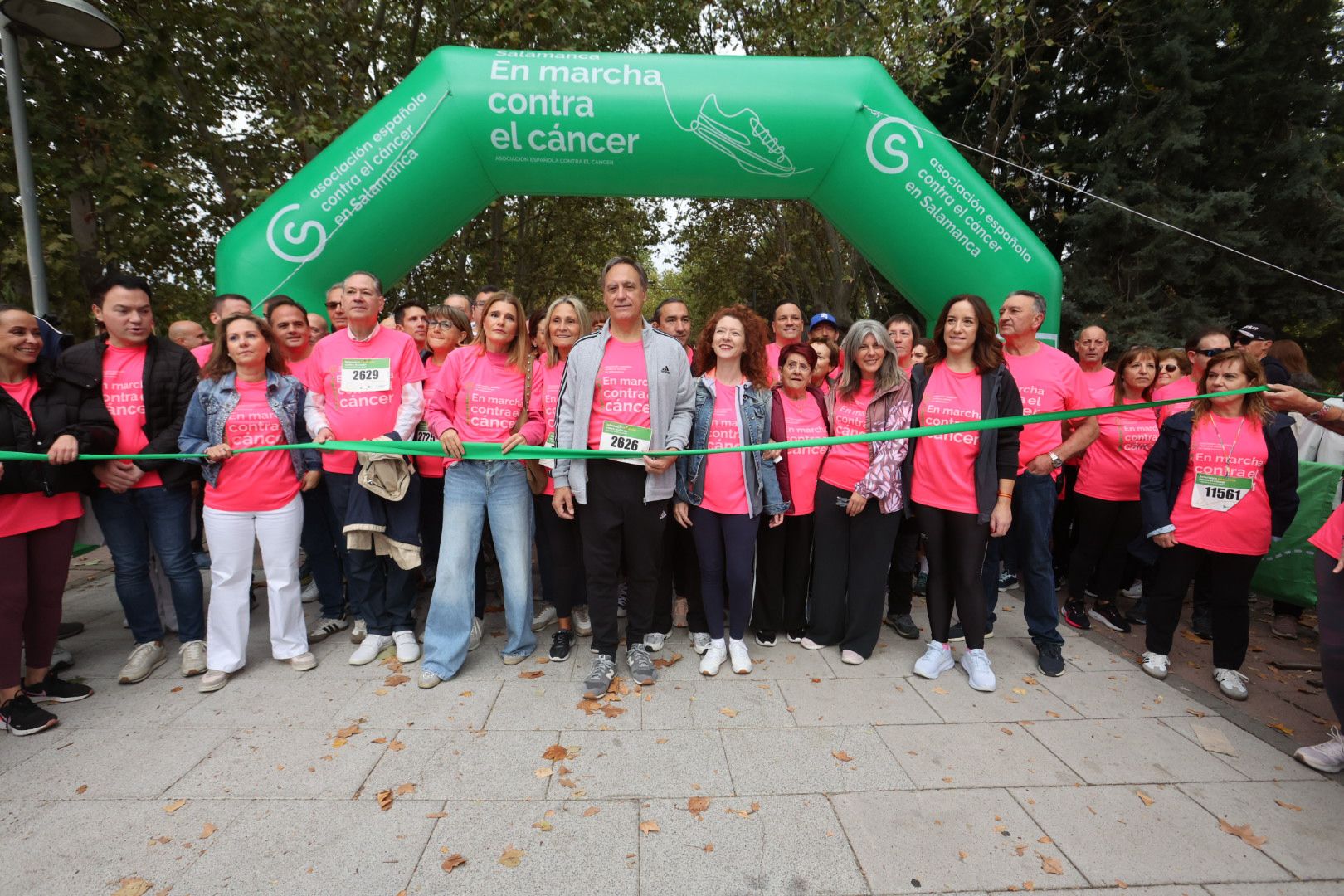 Salamanca ve la vida de color de rosa en la XI Marcha Contra el Cáncer