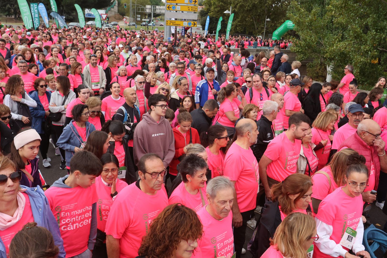 Salamanca ve la vida de color de rosa en la XI Marcha Contra el Cáncer