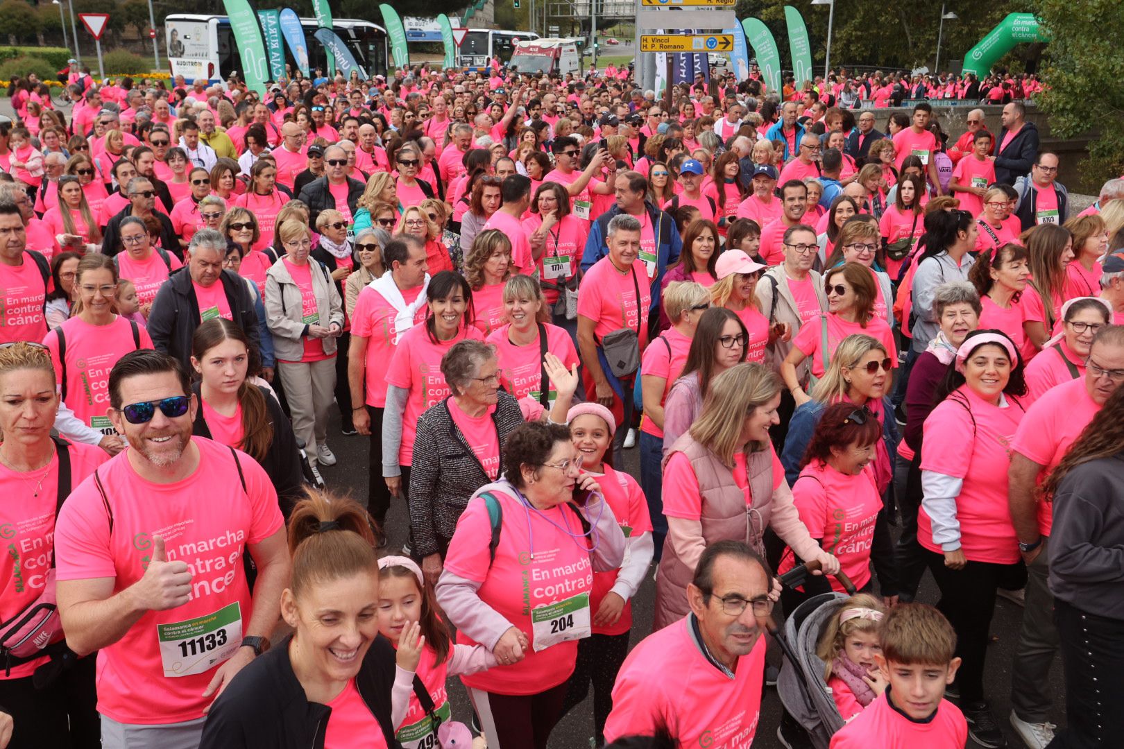Salamanca ve la vida de color de rosa en la XI Marcha Contra el Cáncer