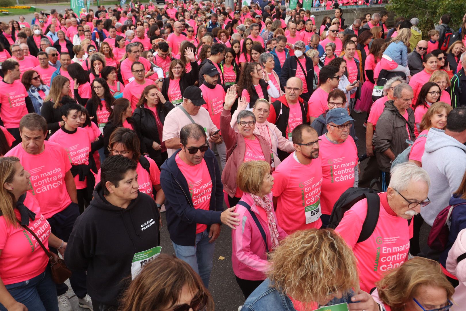 Salamanca ve la vida de color de rosa en la XI Marcha Contra el Cáncer