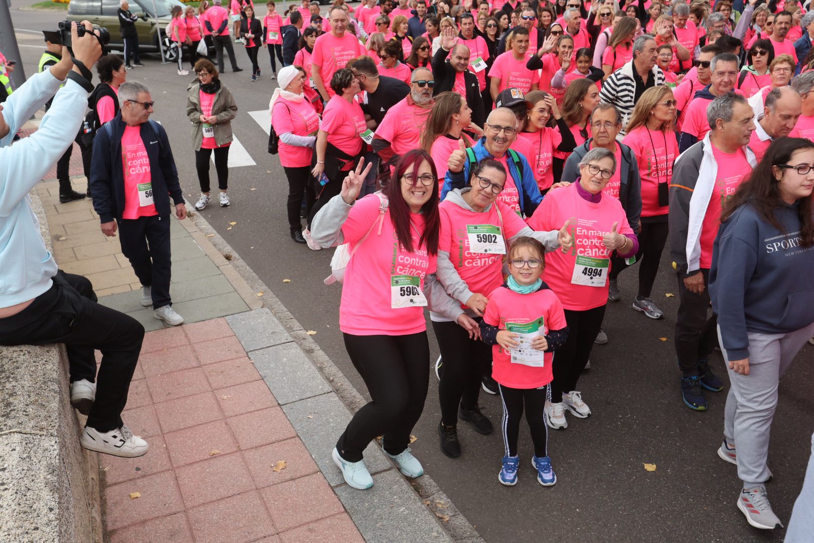 Salamanca ve la vida de color de rosa en la XI Marcha Contra el Cáncer