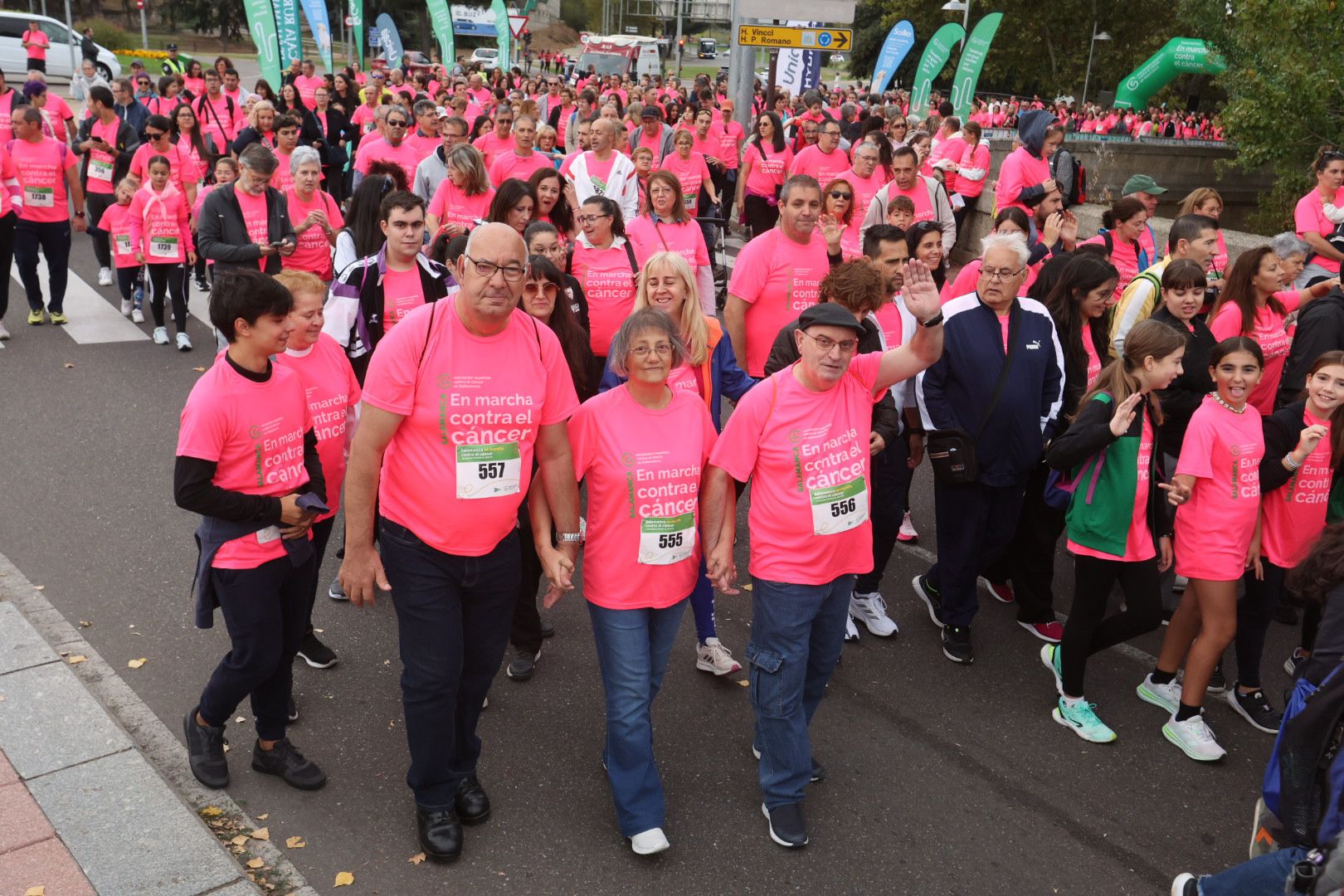 Salamanca ve la vida de color de rosa en la XI Marcha Contra el Cáncer