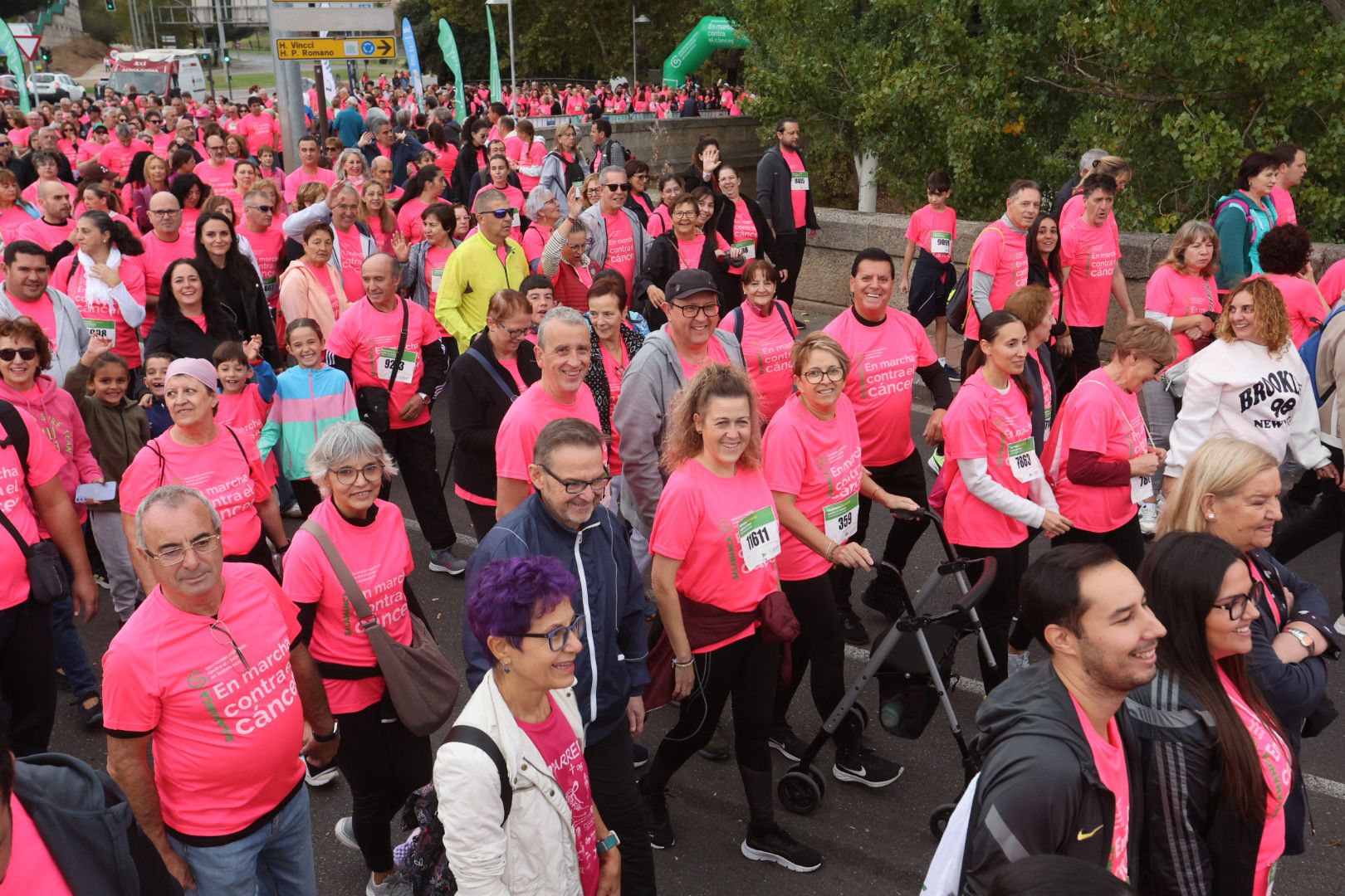 Salamanca ve la vida de color de rosa en la XI Marcha Contra el Cáncer