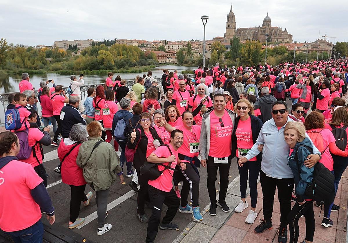 Salamanca ve la vida de color de rosa en la XI Marcha Contra el Cáncer