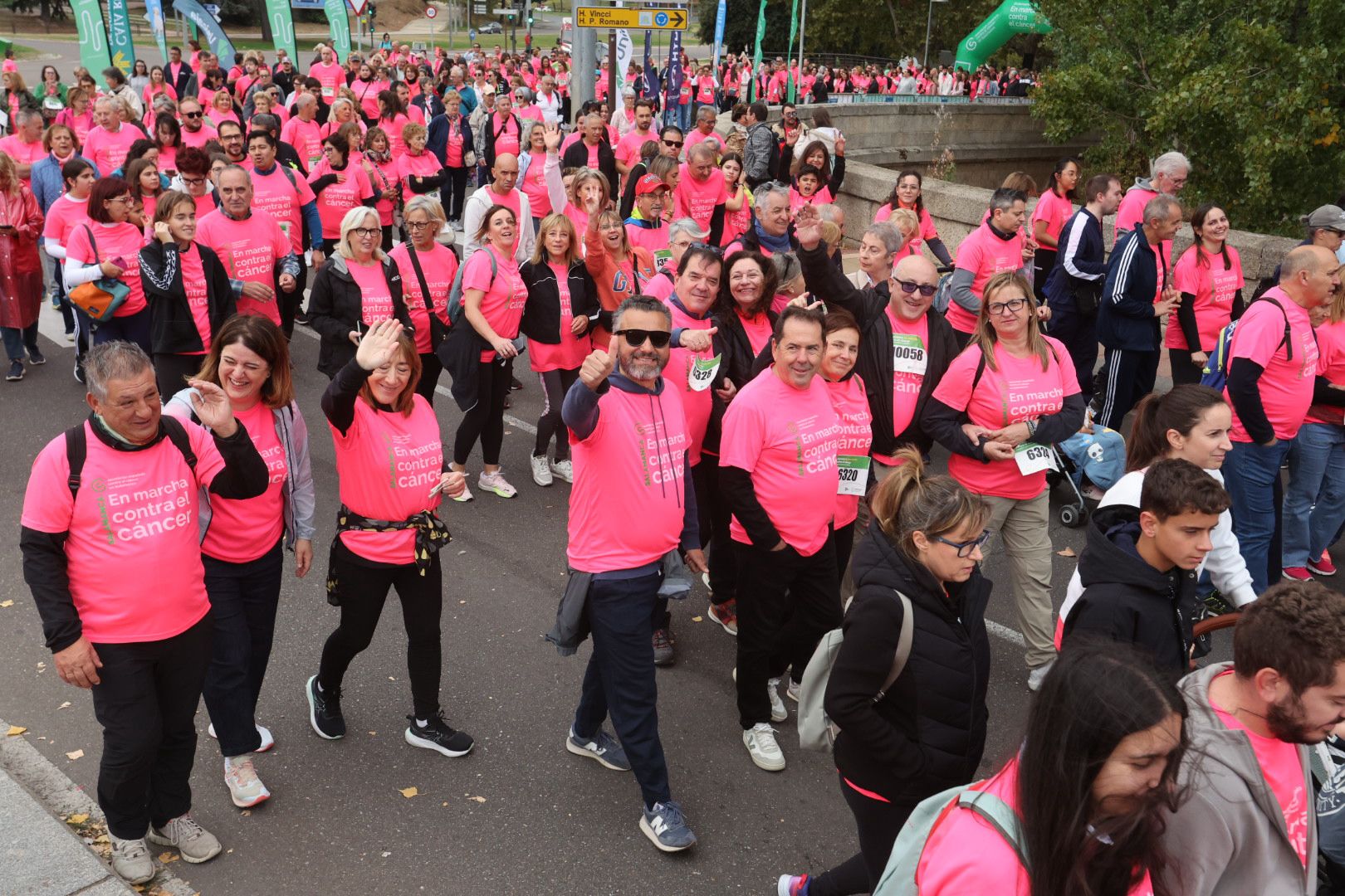 Salamanca ve la vida de color de rosa en la XI Marcha Contra el Cáncer