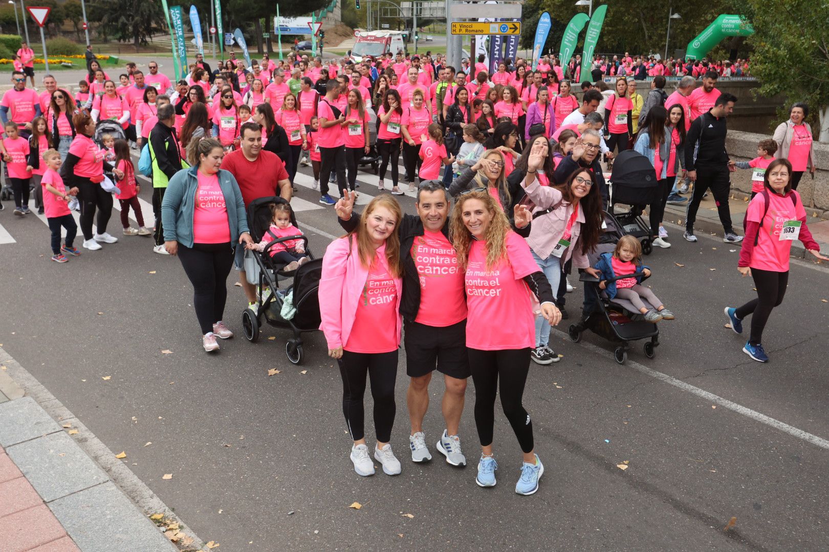 Salamanca ve la vida de color de rosa en la XI Marcha Contra el Cáncer