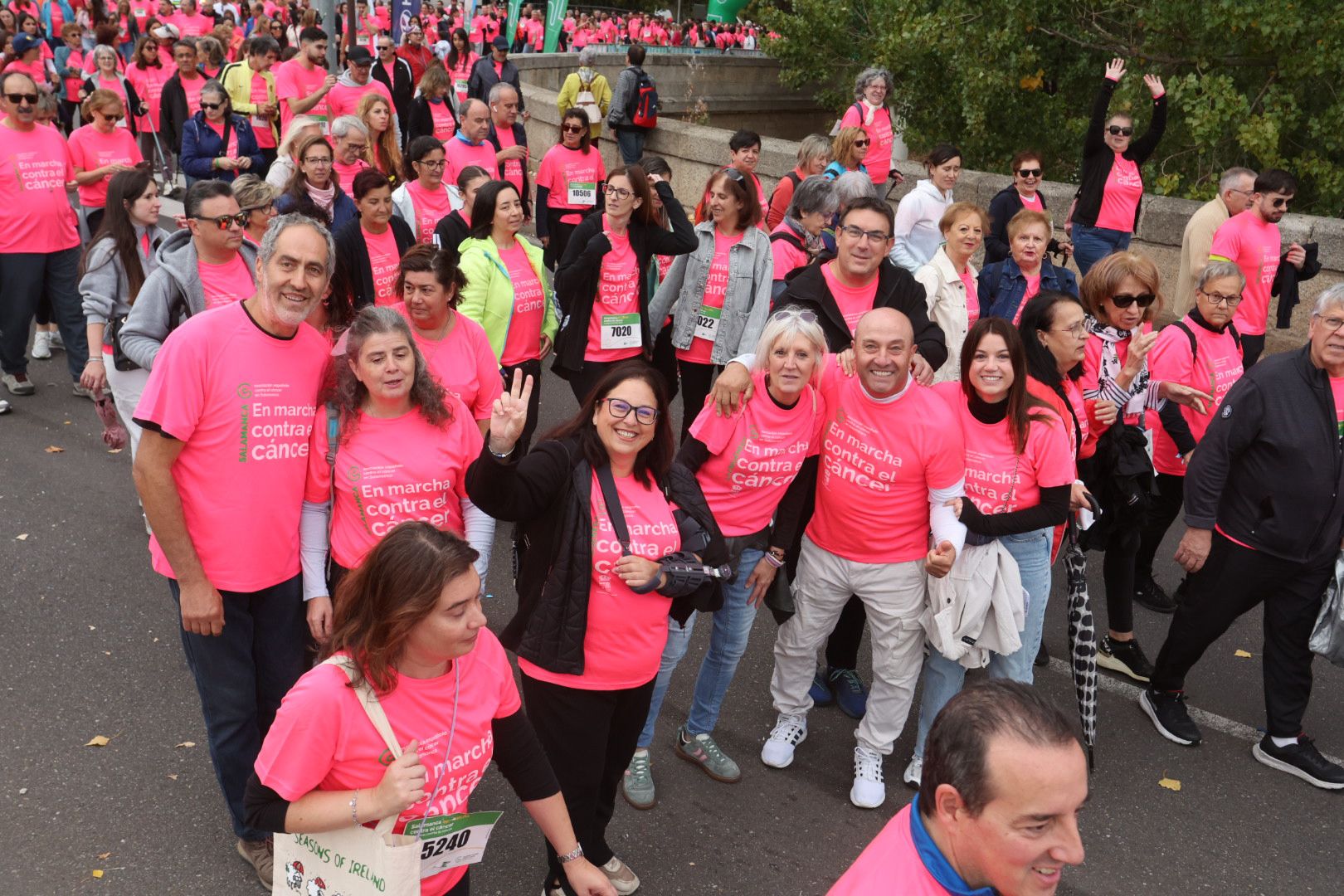 Salamanca ve la vida de color de rosa en la XI Marcha Contra el Cáncer