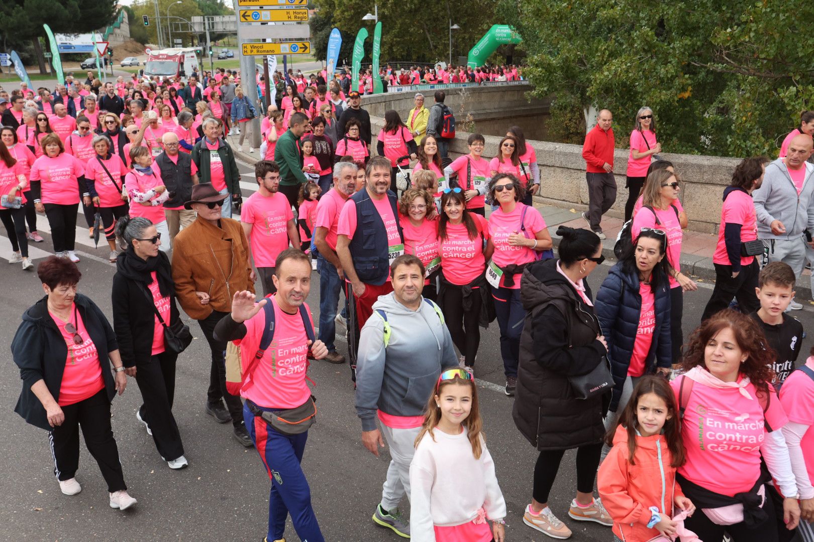 Salamanca ve la vida de color de rosa en la XI Marcha Contra el Cáncer