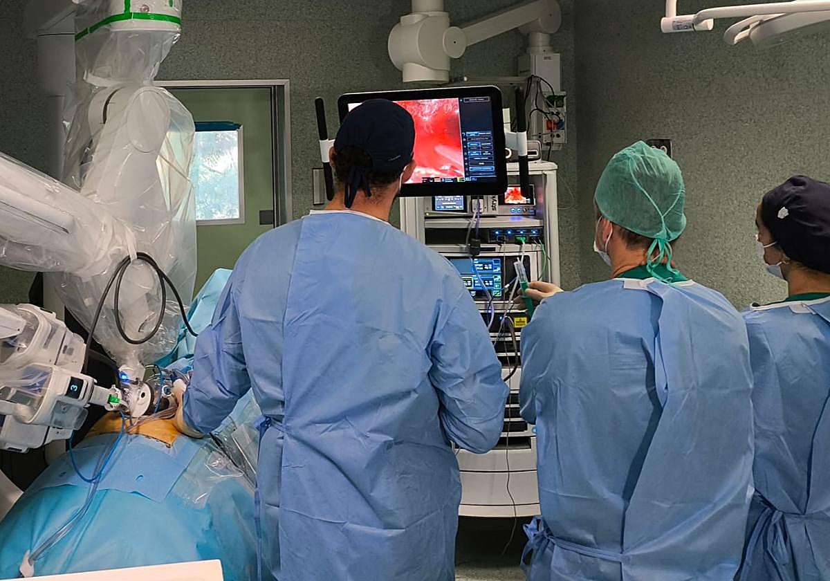 Intervención quirúrgica en una foto de archivo.