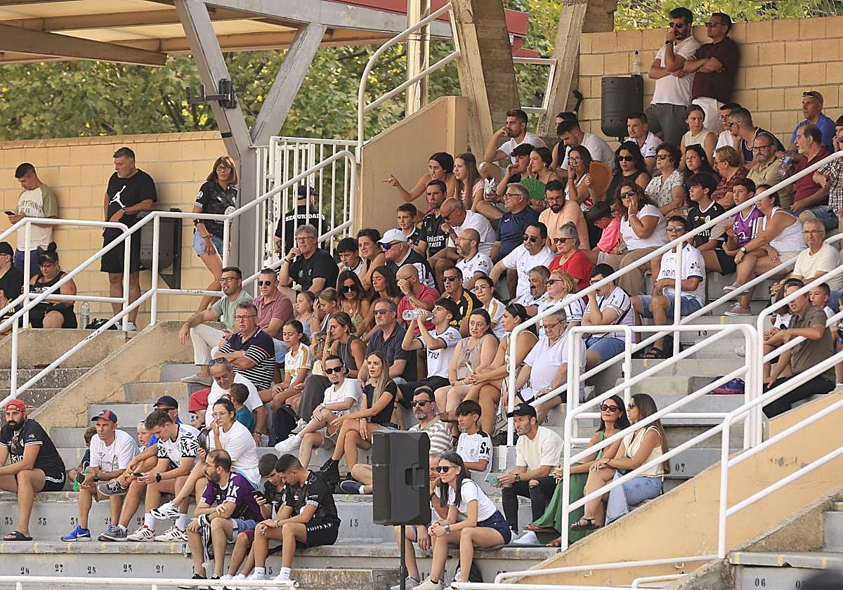 Afición del Salamanca CF UDS en Las Pistas.