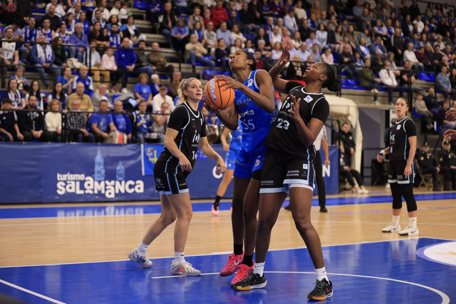 El Perfumerías Avenida - IDK Euskotren, en imágenes