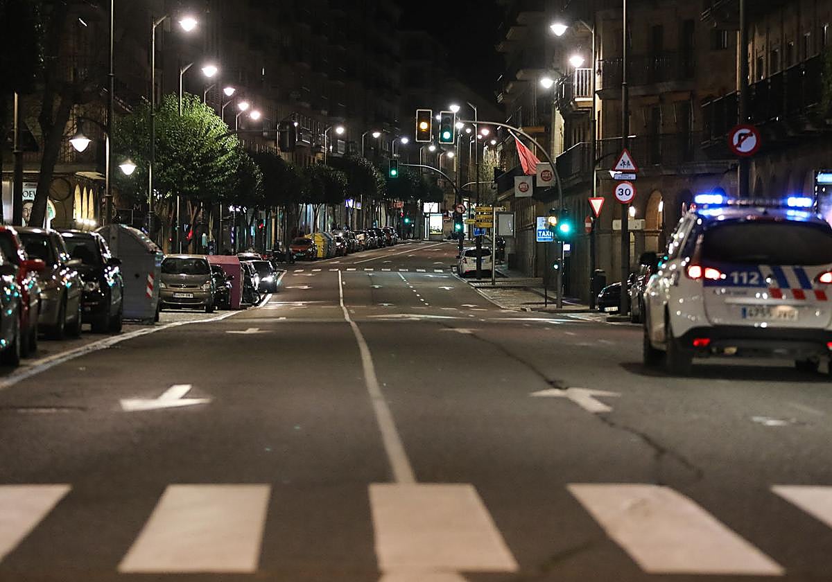 Conduce borracho por Gran Vía y choca contra un bordillo