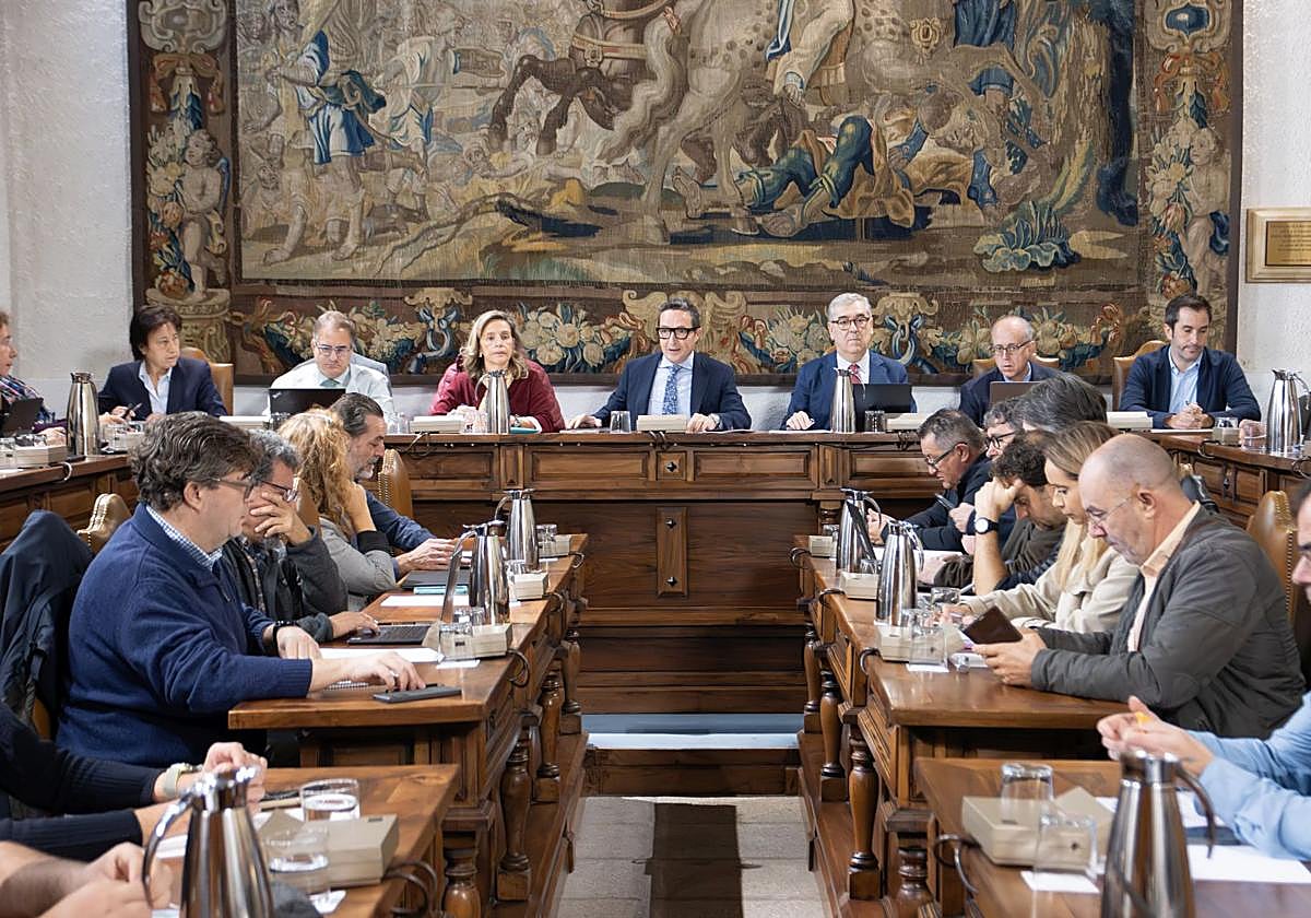 Sesión ordinaria del Consejo de Gobierno de la Universida de Salamanca.