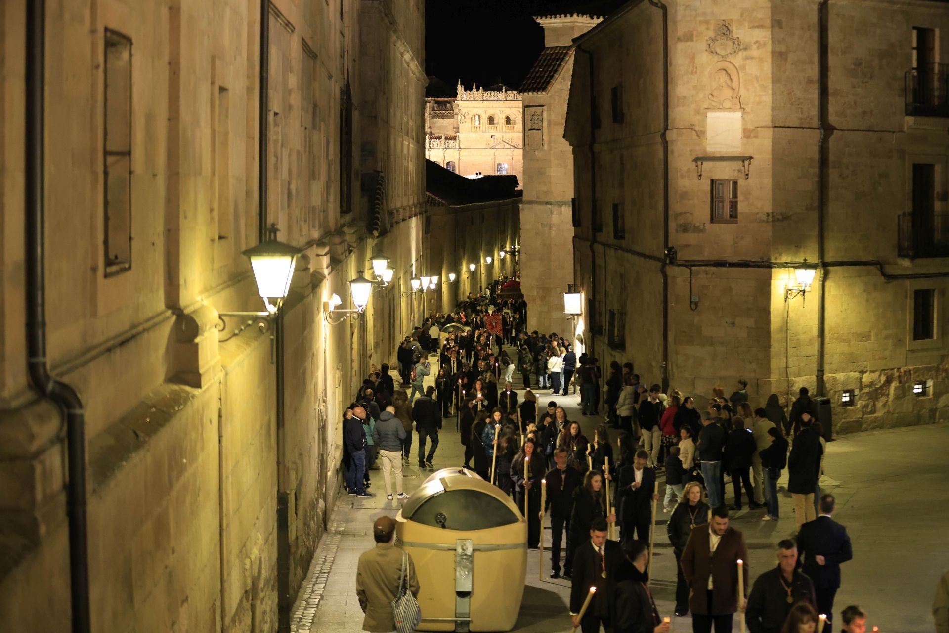 Salamanca vive una madrugada de Jueves Santo a finales de octubre