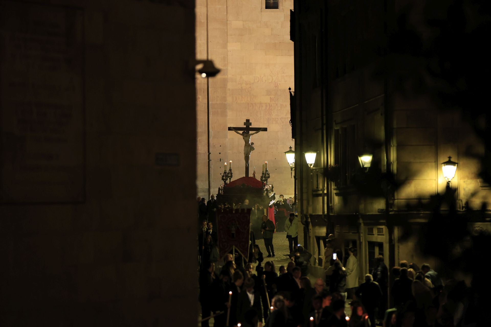Salamanca vive una madrugada de Jueves Santo a finales de octubre