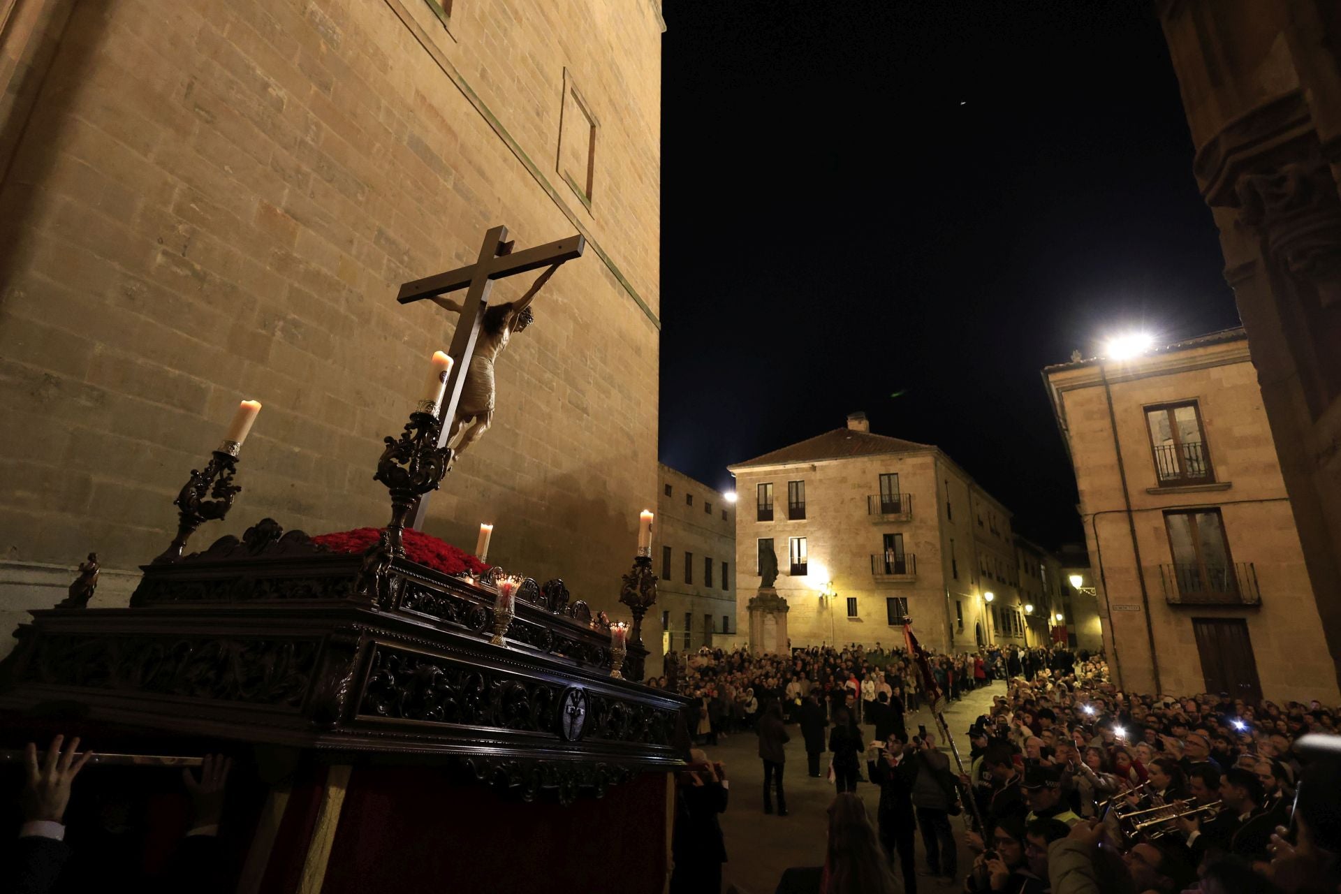 Salamanca vive una madrugada de Jueves Santo a finales de octubre