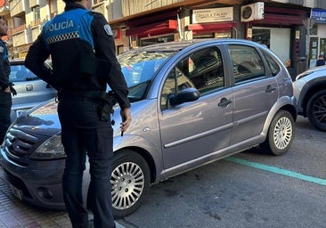 Susto en el barrio del Oeste tras precipitarse un coche sin conductor mal inmovilizado a la hora del colegio