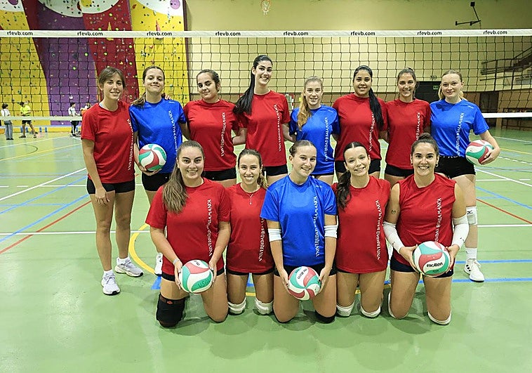 El equipo femenino que escribe la historia del voleibol en Salamanca desde hace casi medio siglo